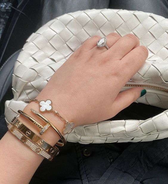elegant spike armbånd
